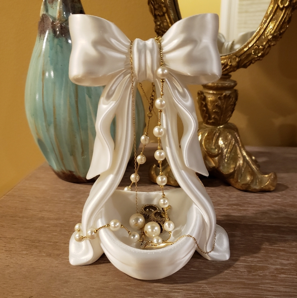 NEW! Gorgeous Draping Bow Jewelry Keepsake Trinket Holder (Pearl White)
